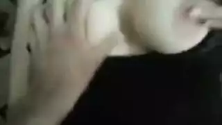 ثدييها مكشوفان وتؤخذ: صديقة الزوجة السابقة تحصل على جنس خشن