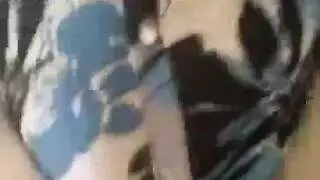 عاهرة مصرية ثقيلة الوزن تمتلئ مهبلها المبتل بزب كبير