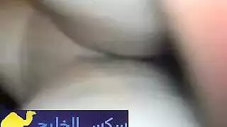 مشهد ساخن في المرآب: قذف على وجه مراهقة حلوة