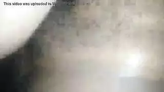 وجه الفتاة الثدي الطبيعية الكبيرة المنبر