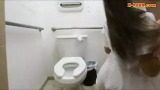 عدم الاستماع إلى أغراضها